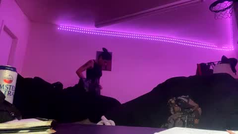 queenfer_ online show from February 8, 5:33 am