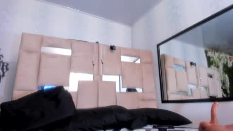 QUEENJEENN online show from February 18, 7:09 pm