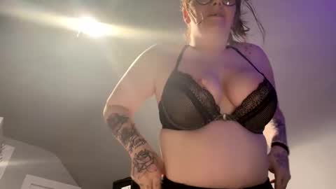 Snapshot of queenjmmannen18 chatting on April 6, 5:41 am queenjmmannen18 online show from April 6, 5:41 am