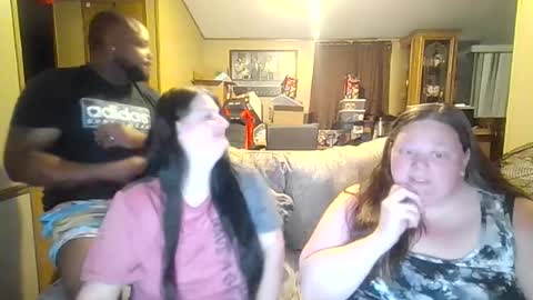 Snapshot of queenking55 chatting on July 13, 7:55 am Queen N King Fun Night online show from July 13, 7:55 am