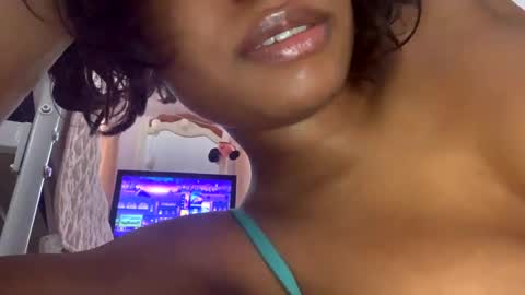 Kourtney online show from January 18, 3:05 pm