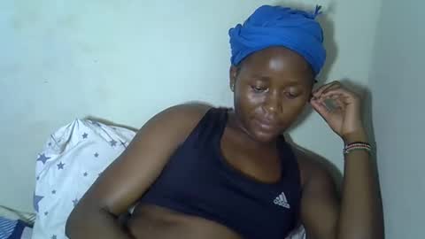 Snapshot of queenlena868103 chatting on November 16, 6:13 pm queenlena868103 online show from November 16, 6:13 pm