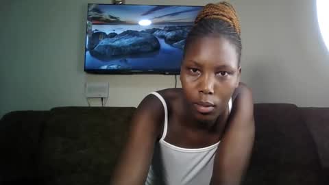 queenluxee online show from February 22, 4:57 am