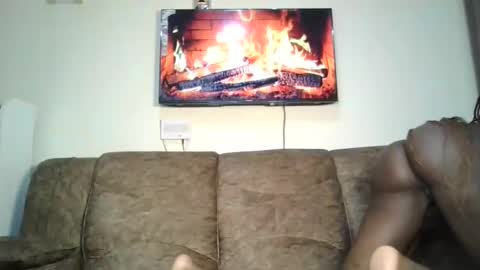 queenluxee online show from February 23, 9:45 pm