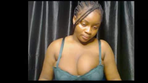 Snapshot of queenofalltest chatting on October 26, 11:09 pm Zoey online show from October 26, 11:09 pm