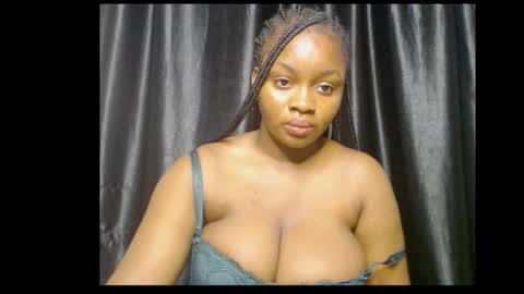 Snapshot of queenofalltest chatting on October 27, 11:31 pm Zoey online show from October 27, 11:31 pm