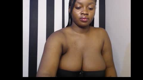 Snapshot of queenofalltest chatting on October 30, 1:18 am Zoey online show from October 30, 1:18 am