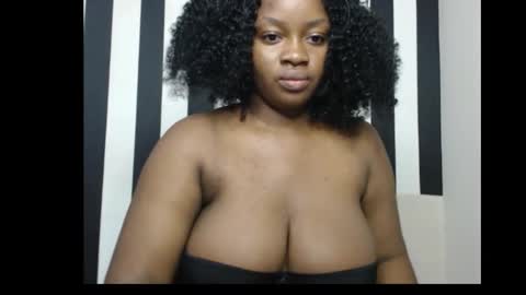 Snapshot of queenofalltest chatting on November 4, 8:46 am Zoey online show from November 4, 8:46 am