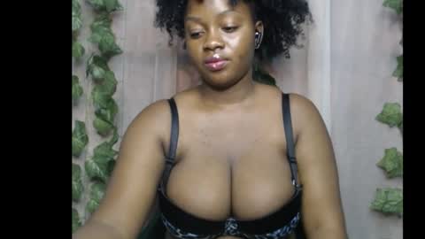 Snapshot of queenofalltest chatting on November 5, 12:16 pm Zoey online show from November 5, 12:16 pm