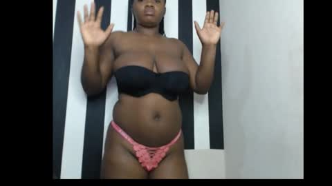 Snapshot of queenofalltest chatting on November 21, 8:46 am Zoey online show from November 21, 8:46 am