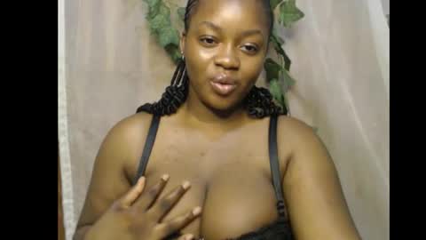 Snapshot of queenofalltest chatting on November 22, 8:57 am Zoey online show from November 22, 8:57 am