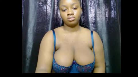 Snapshot of queenofalltest chatting on November 23, 9:20 am Zoey online show from November 23, 9:20 am