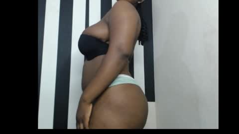 Snapshot of queenofalltest chatting on November 27, 8:33 pm Zoey online show from November 27, 8:33 pm