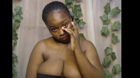 Snapshot of queenofalltest chatting on December 5, 8:45 am Zoey online show from December 5, 8:45 am