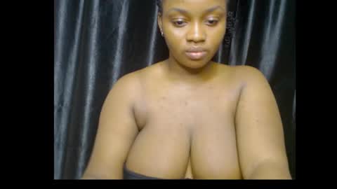 Snapshot of queenofalltest chatting on December 5, 8:49 pm Zoey online show from December 5, 8:49 pm