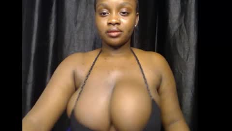 Snapshot of queenofalltest chatting on February 4, 12:16 am Zoey online show from February 4, 12:16 am