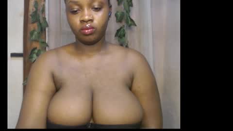 Snapshot of queenofalltest chatting on March 3, 7:25 am Zoey online show from March 3, 7:25 am