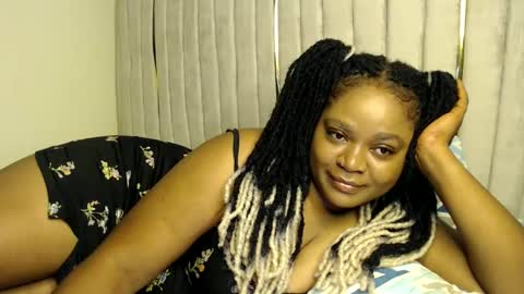 Snapshot of queenofsouls chatting on December 16, 5:06 am . online show from December 16, 5:06 am