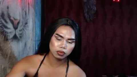 queenpinayebony_xx online show from July 18, 3:49 pm