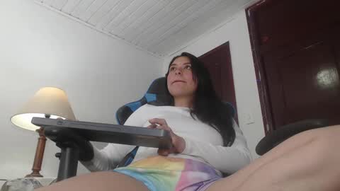 Snapshot of queenpink777 chatting on September 30, 1:38 pm Rose online show from September 30, 1:38 pm