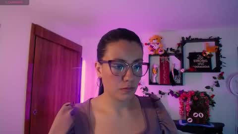 Snapshot of queenrose94 chatting on February 13, 12:56 pm queenrose94 online show from February 13, 12:56 pm