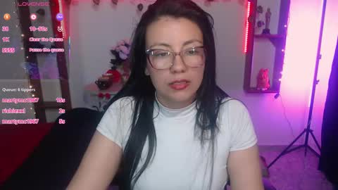 queenrose94 online show from March 11, 12:11 pm