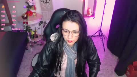 queenrose94 online show from March 13, 12:12 pm