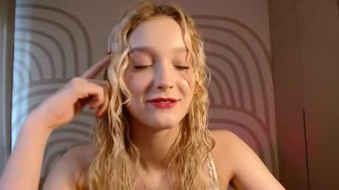Snapshot of queenserenaaa chatting on June 7, 3:38 pm Serena XoXo online show from June 7, 3:38 pm