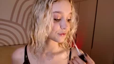 Snapshot of queenserenaaa chatting on July 4, 12:11 pm Serena XoXo online show from July 4, 12:11 pm