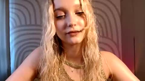 Snapshot of queenserenaaa chatting on July 6, 3:03 pm Serena XoXo online show from July 6, 3:03 pm