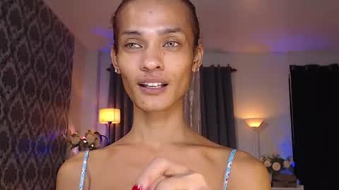 Snapshot of queenvalentinats chatting on June 19, 1:15 pm ValentinaMoone online show from June 19, 1:15 pm