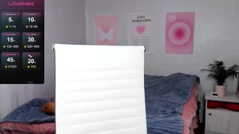 Snapshot of queitsharm_ chatting on February 27, 8:25 am Anna online show from February 27, 8:25 am