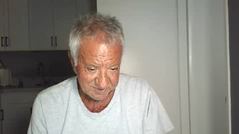 Snapshot of quest_one chatting on June 21, 5:32 am Jim online show from June 21, 5:32 am
