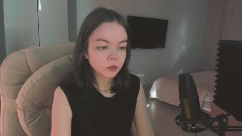 quietluxury online show from March 29, 2:06 pm