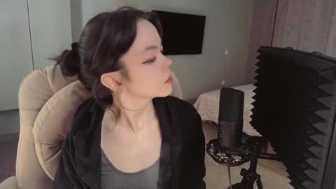 quietluxury online show from May 6, 12:43 pm