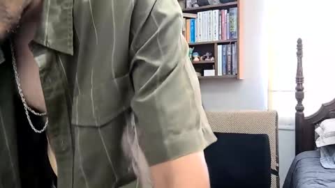 Snapshot of quik32 chatting on February 24, 4:38 pm quik32 online show from February 24, 4:38 pm