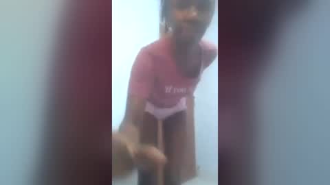 Snapshot of quinlatifah chatting on July 14, 12:00 pm Sexy Naughty online show from July 14, 12:00 pm