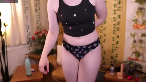 Snapshot of quinnrmonroe chatting on June 5, 6:46 pm QuinnMonroe online show from June 5, 6:46 pm