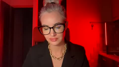 qusi28 online show from February 25, 10:18 pm