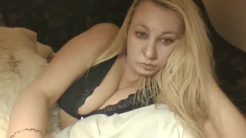 qwertyui online show from February 19, 11:17 am