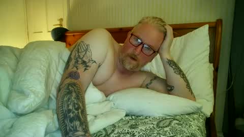 Snapshot of r_o_h_a_n_r_o_o_m chatting on June 18, 7:30 am r_o_h_a_n_r_o_o_m online show from June 18, 7:30 am