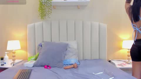 Rachel Donnelly online show from March 10, 2:16 am