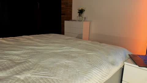 Sherryl online show from April 7, 6:30 pm