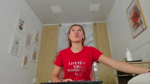 Snapshot of rachellesc chatting on June 12, 12:15 pm rachellesc online show from June 12, 12:15 pm