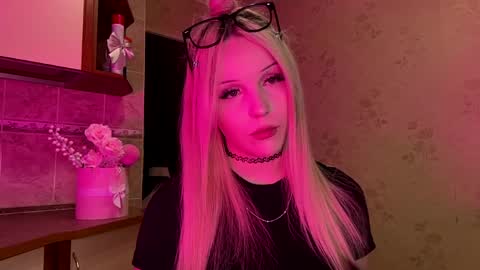 Snapshot of rachelvegax chatting on March 24, 6:46 pm Lily online show from March 24, 6:46 pm