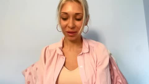 radiant__soul online show from April 19, 2:49 pm