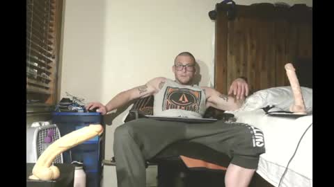 Snapshot of rado970 chatting on December 14, 8:56 am Lauren online show from December 14, 8:56 am