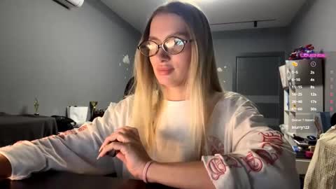 Snapshot of raeannschemmer chatting on February 15, 3:42 pm Mila online show from February 15, 3:42 pm