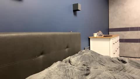 Snapshot of raeannschemmer chatting on February 20, 3:34 pm Mila online show from February 20, 3:34 pm