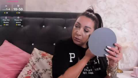 raelledarkstar online show from May 21, 7:37 am